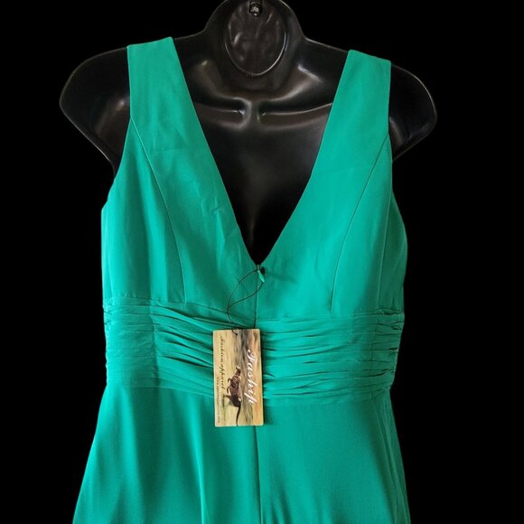 Green Sleeveless V-Neck Ruched Empire Waist Floor-Length Chiffon Dress - Picture 6 of 13